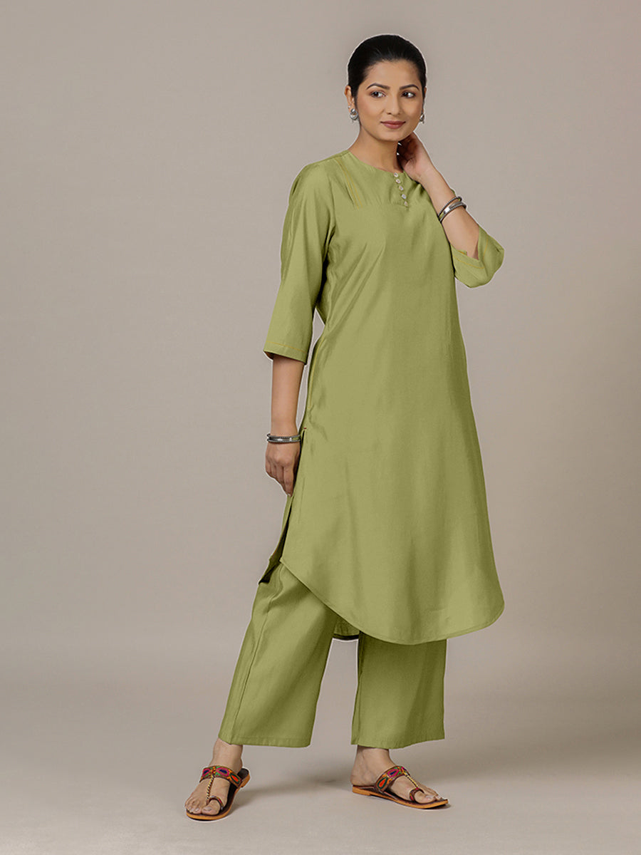 Urvi x Rozaana Kurta, in Green Viscose, featuring three quarter sleeves and round neckline, made for daily & work (view 7).