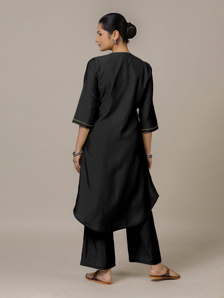 Urvi x Rozaana Kurta, in Black Viscose, featuring three quarter sleeves and round neckline, made for daily & work (view 2).