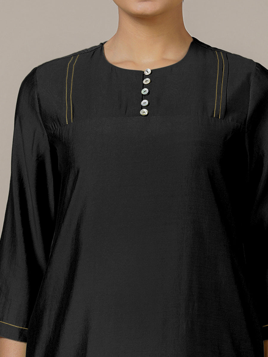 Urvi x Rozaana Kurta, in Black Viscose, featuring three quarter sleeves and round neckline, made for daily & work (view 3).