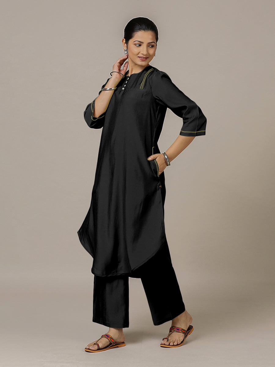 Urvi x Rozaana Kurta, in Black Viscose, featuring three quarter sleeves and round neckline, made for daily & work (view 8).