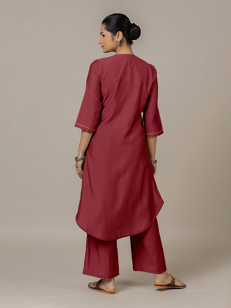 Urvi x Rozaana Kurta, in Red Viscose, featuring three quarter sleeves and round neckline, made for daily & work (view 2).
