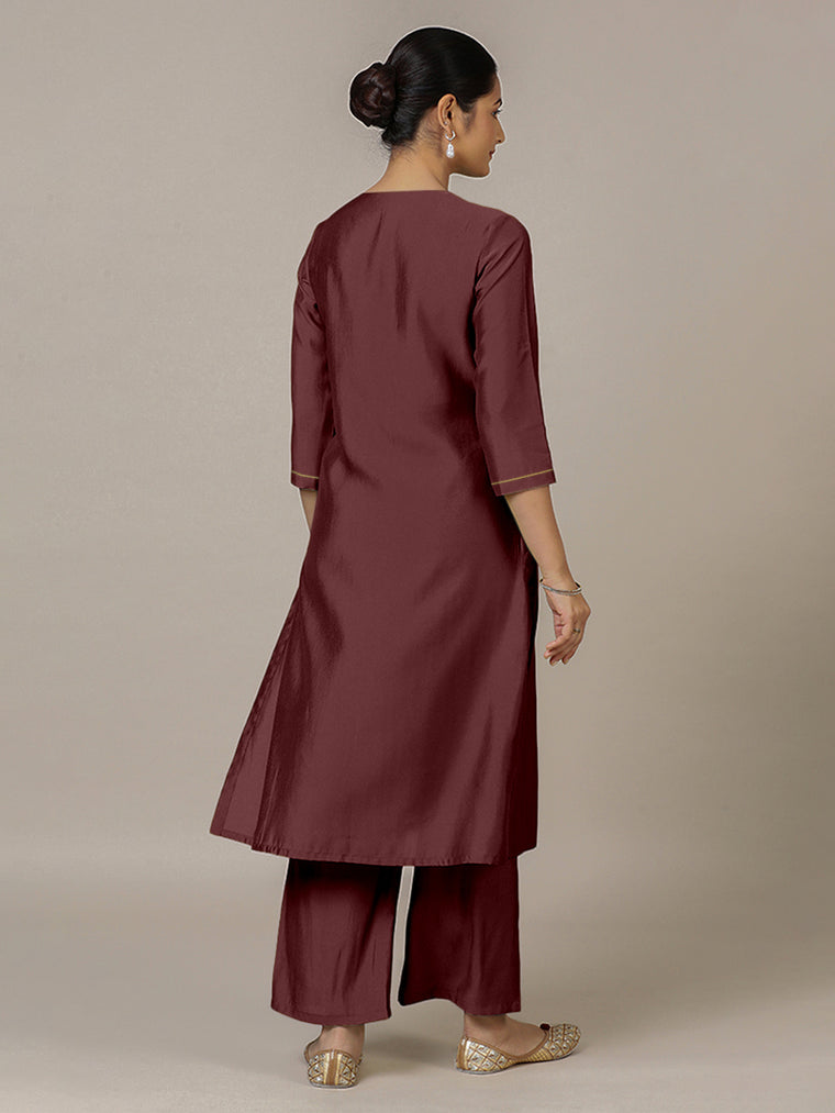 Zoya x Rozaana Kurta, in Maroon Viscose, featuring three quarter sleeves and keyhole neckline, made for daily & work (view 2).