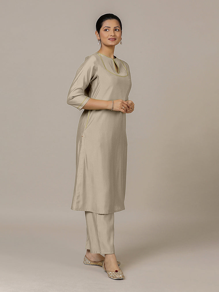 Zoya x Rozaana Kurta, in Grey Viscose, featuring three quarter sleeves and keyhole neckline, made for daily & work.