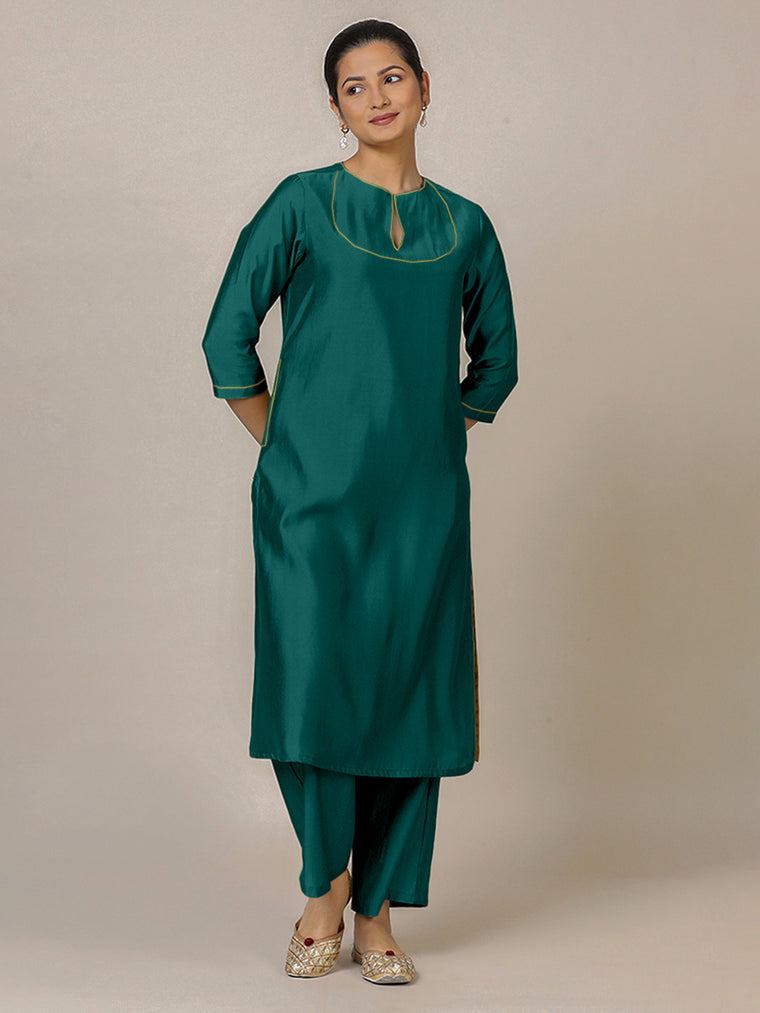 Zoya x Rozaana Kurta, in Green Viscose, featuring three quarter sleeves and keyhole neckline, made for daily & work.