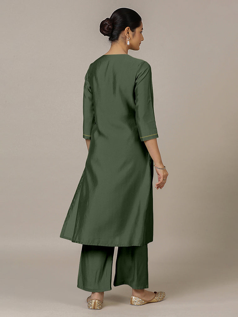 Zoya x Rozaana Kurta, in Green Viscose, featuring three quarter sleeves and keyhole neckline, made for daily & work (view 2).