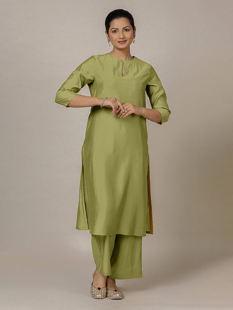 Zoya x Rozaana Kurta, in Green Viscose, featuring three quarter sleeves and keyhole neckline, made for daily & work.