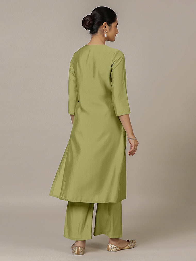 Zoya x Rozaana Kurta, in Green Viscose, featuring three quarter sleeves and keyhole neckline, made for daily & work (view 2).