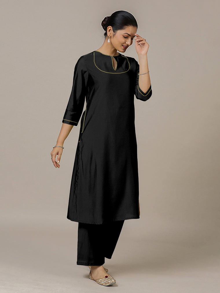 Zoya x Rozaana Kurta, in Black Viscose, featuring three quarter sleeves and keyhole neckline, made for daily & work.
