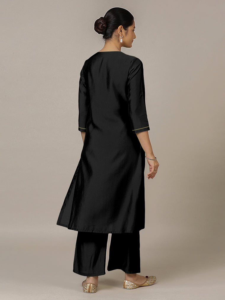Zoya x Rozaana Kurta, in Black Viscose, featuring three quarter sleeves and keyhole neckline, made for daily & work (view 2).