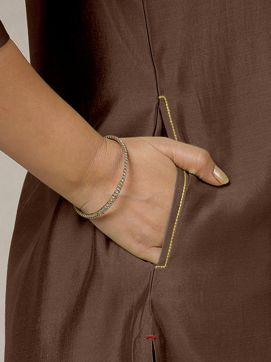 Zoya x Rozaana Kurta, in Brown Viscose, featuring three quarter sleeves and keyhole neckline, made for daily & work (view 4).