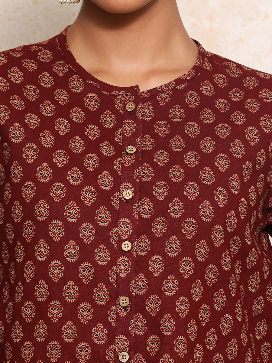 Aarohi x Rozaana Saree Blouse, in Red 100% Cotton - Block Printed, featuring elbow sleeves and jewel neckline (view 3).