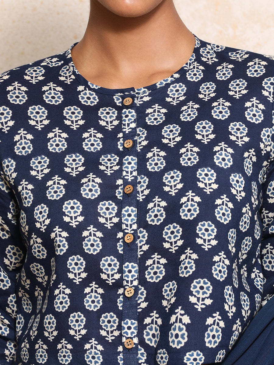 Chaitali x Rozaana Saree Blouse, in Blue 100% Cotton - Block Printed, featuring elbow sleeves and jewel neckline (view 3).