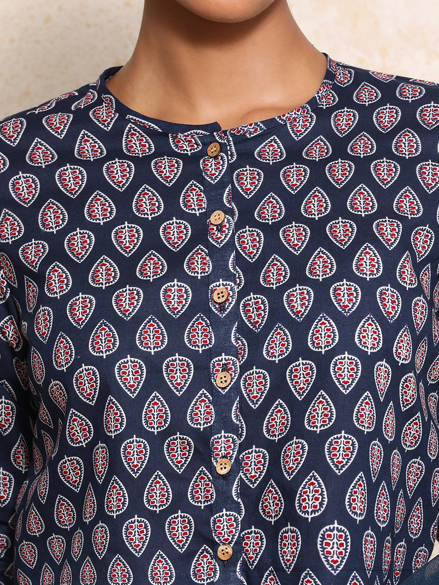 Chakori x Rozaana Saree Blouse, in Blue 100% Cotton - Block Printed, featuring elbow sleeves and jewel neckline (view 3).