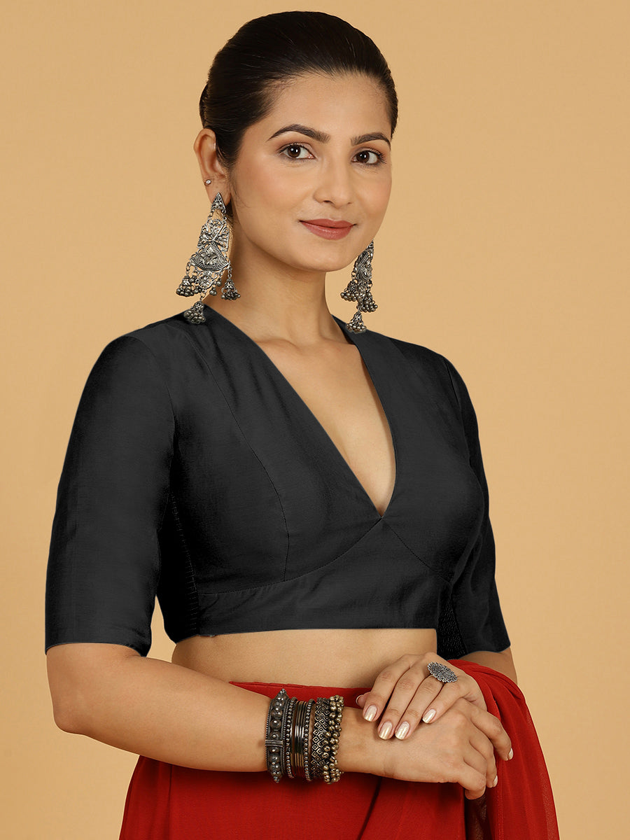 Damini x Rozaana Saree Blouse, in Black Viscose, featuring elbow sleeves and v-neckline, made for daily & work (view 8).