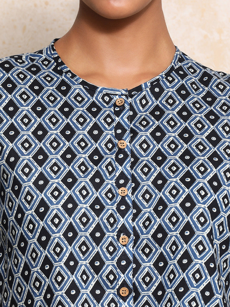 Devanshi x Rozaana Saree Blouse, in Blue 100% Cotton - Block Printed, featuring elbow sleeves and jewel neckline (view 3).