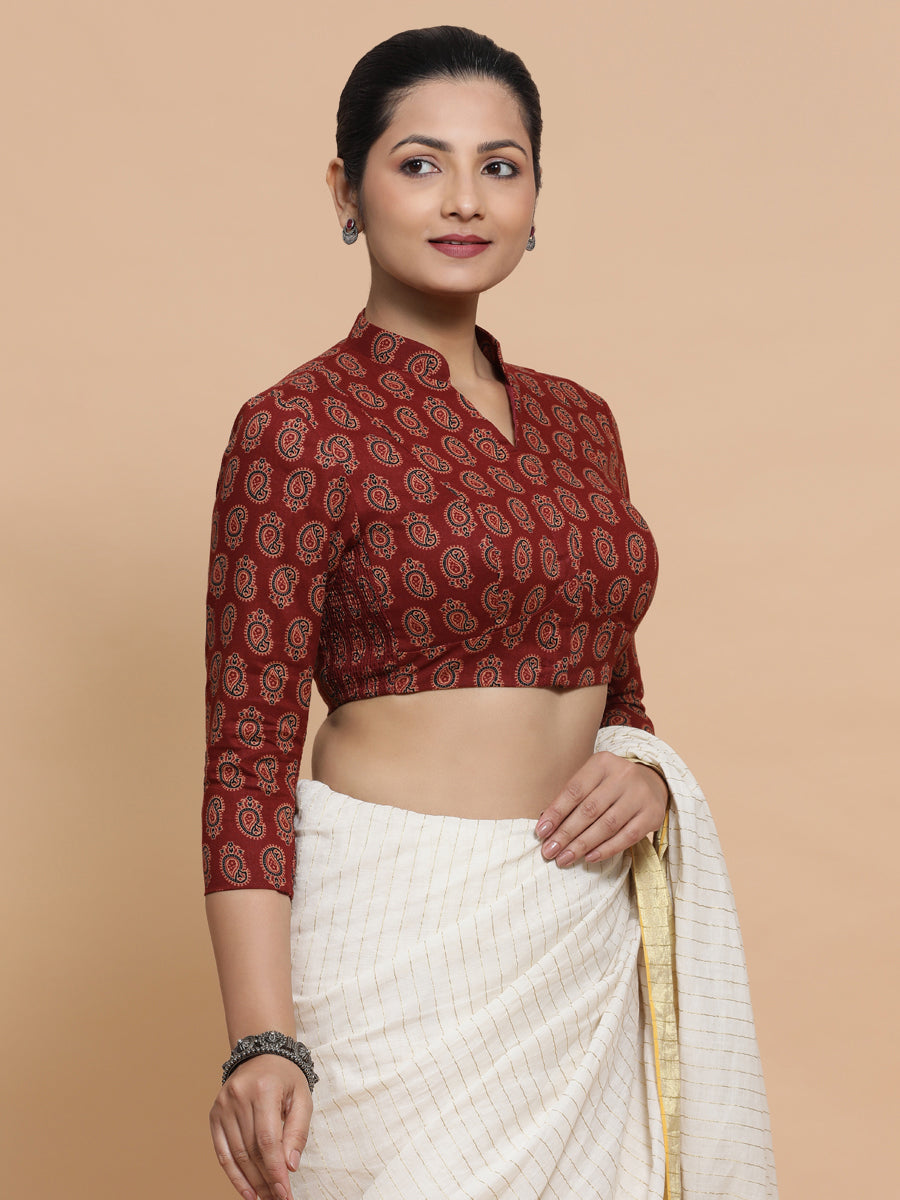 Inaaya x Rozaana Saree Blouse, in Red Cotton, featuring three quarter sleeves and mandarin collar neckline (view 6).