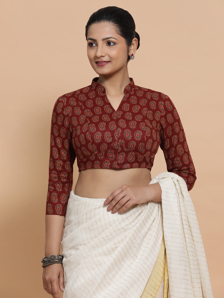 Inaaya x Rozaana Saree Blouse, in Red Cotton, featuring three quarter sleeves and mandarin collar neckline (view 8).