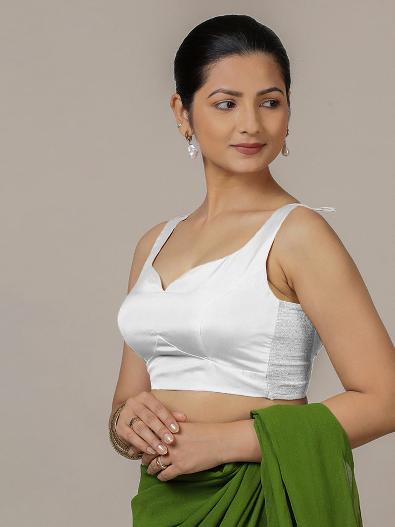 Ishika x Rozaana | Pearl White Sleeveless FlexiFit™ Saree Blouse with Beetle Leaf Neckline and Back Cut-out with Tie-Up-Binks