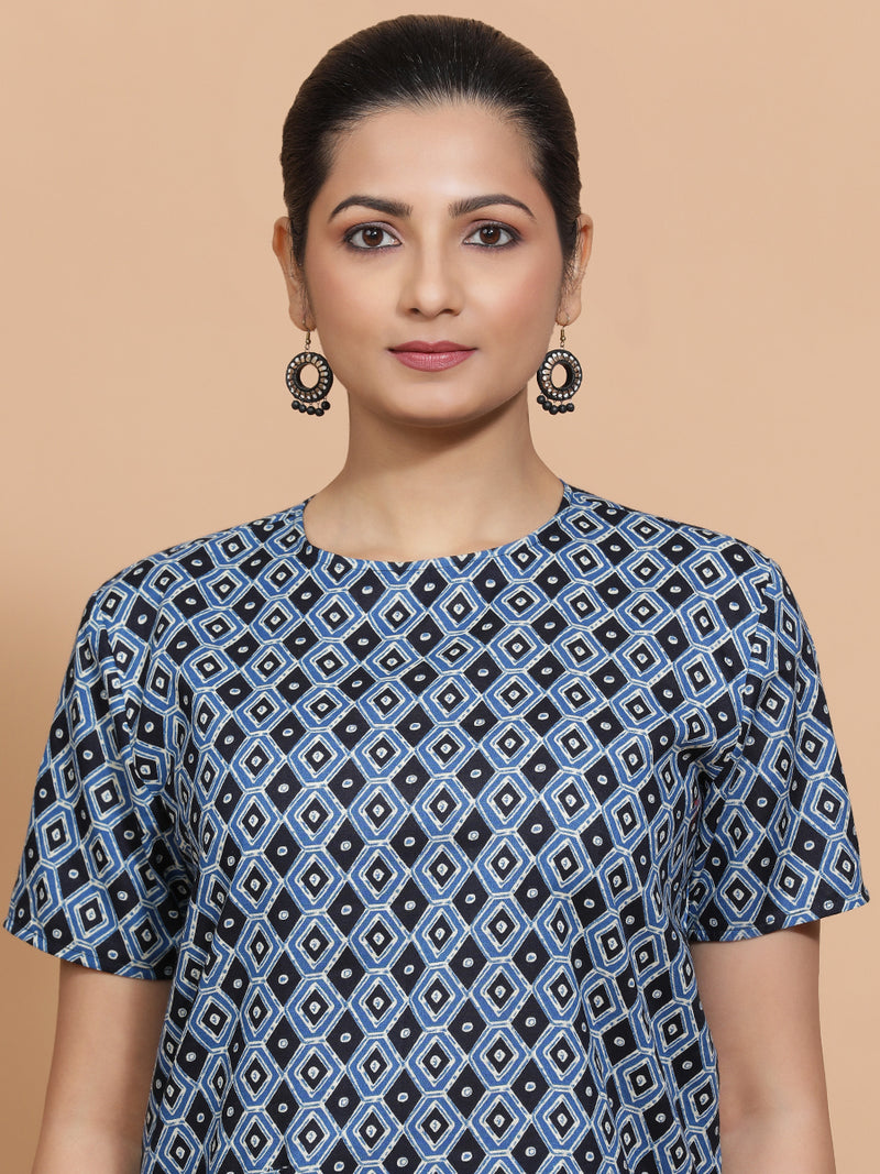 Pooja x Rozaana | Short Sleeves Cotton Saree Blouse in Indigo Blue Geometric Block Print Fabric-Binks
