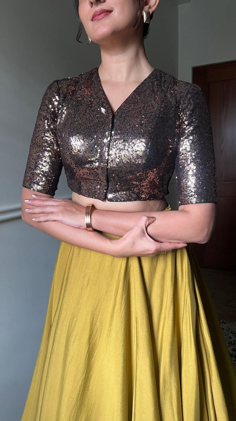 Tarana x Tyohaar | Elbow Sleeves Gold Sequined Shimmer Saree Blouse with V-Neck-Binks