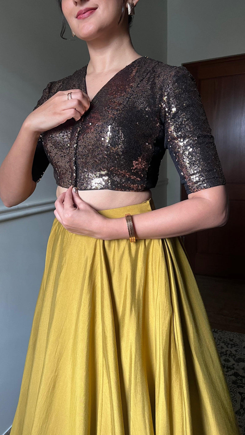 Tarana x Tyohaar | Elbow Sleeves Gold Sequined Shimmer Saree Blouse with V-Neck-Binks