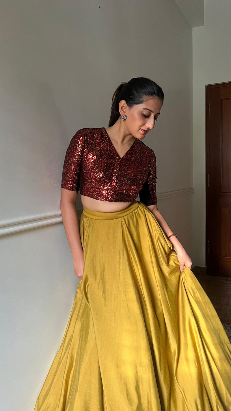 Tarana x Tyohaar | Elbow Sleeves Red Sequined Shimmer Saree Blouse with V-Neck-Binks