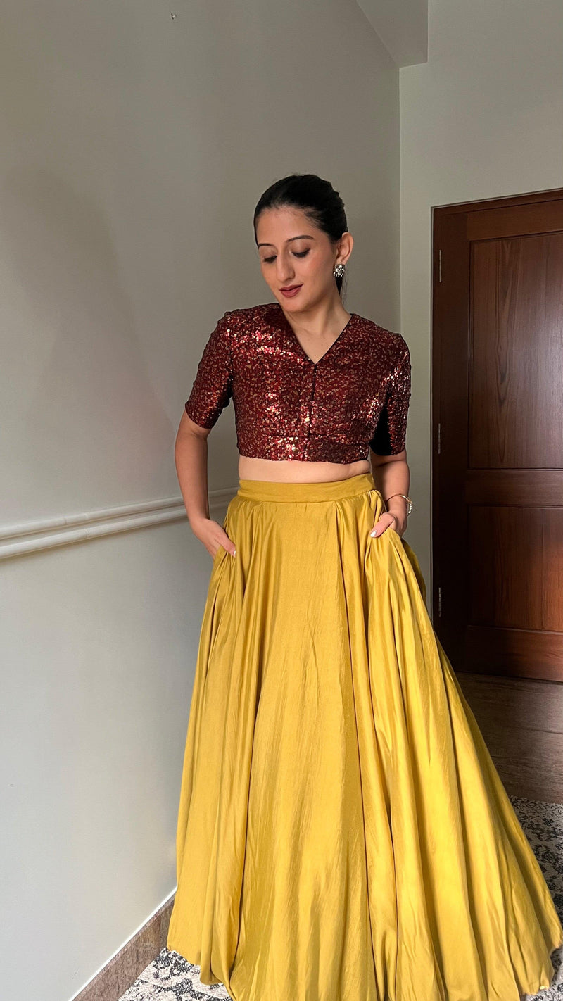 Tarana x Tyohaar | Elbow Sleeves Red Sequined Shimmer Saree Blouse with V-Neck-Binks