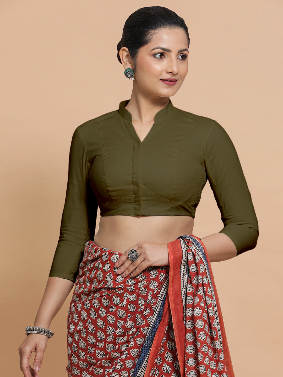 Tripti x Rozaana Saree Blouse, in Green Linen, featuring three quarter sleeves and mandarin collar neckline (view 6).
