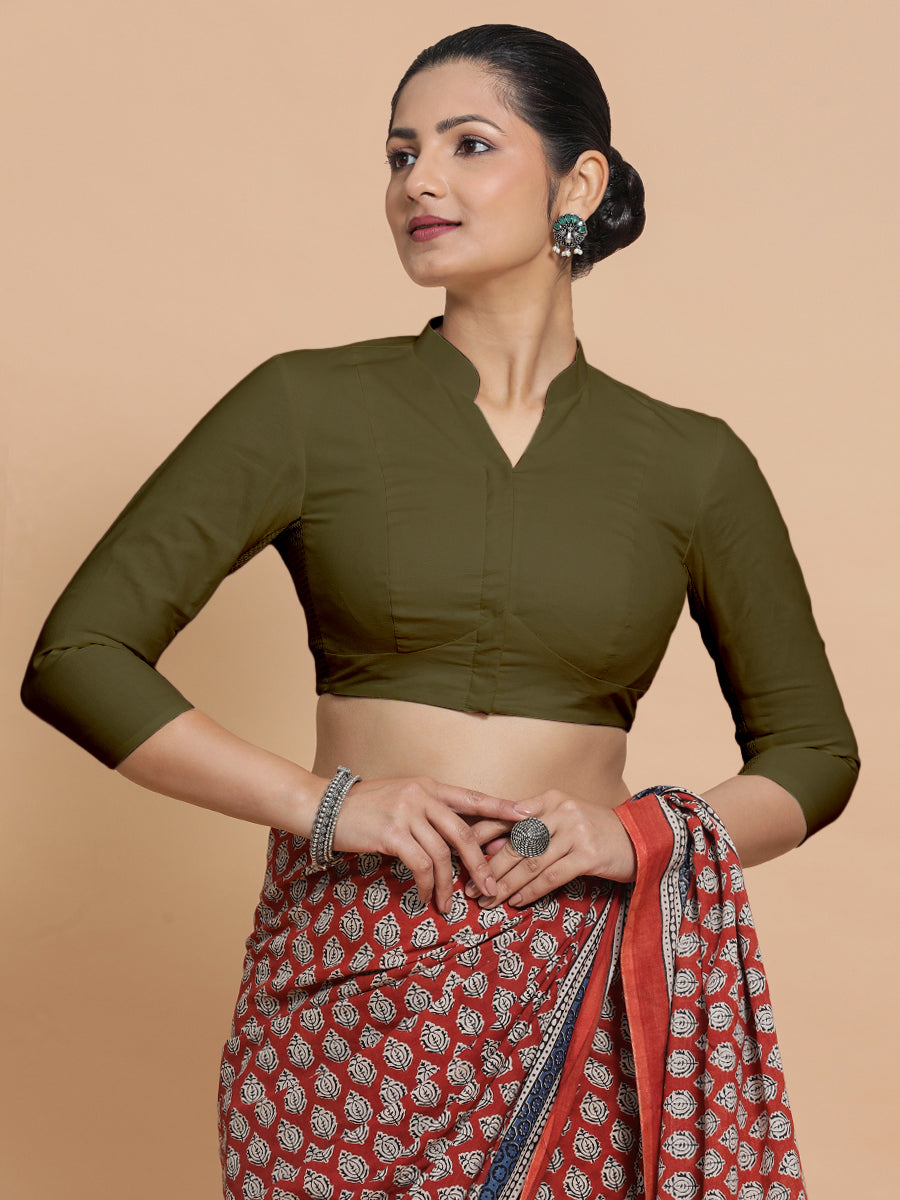 Tripti x Rozaana Saree Blouse, in Green Linen, featuring three quarter sleeves and mandarin collar neckline (view 8).