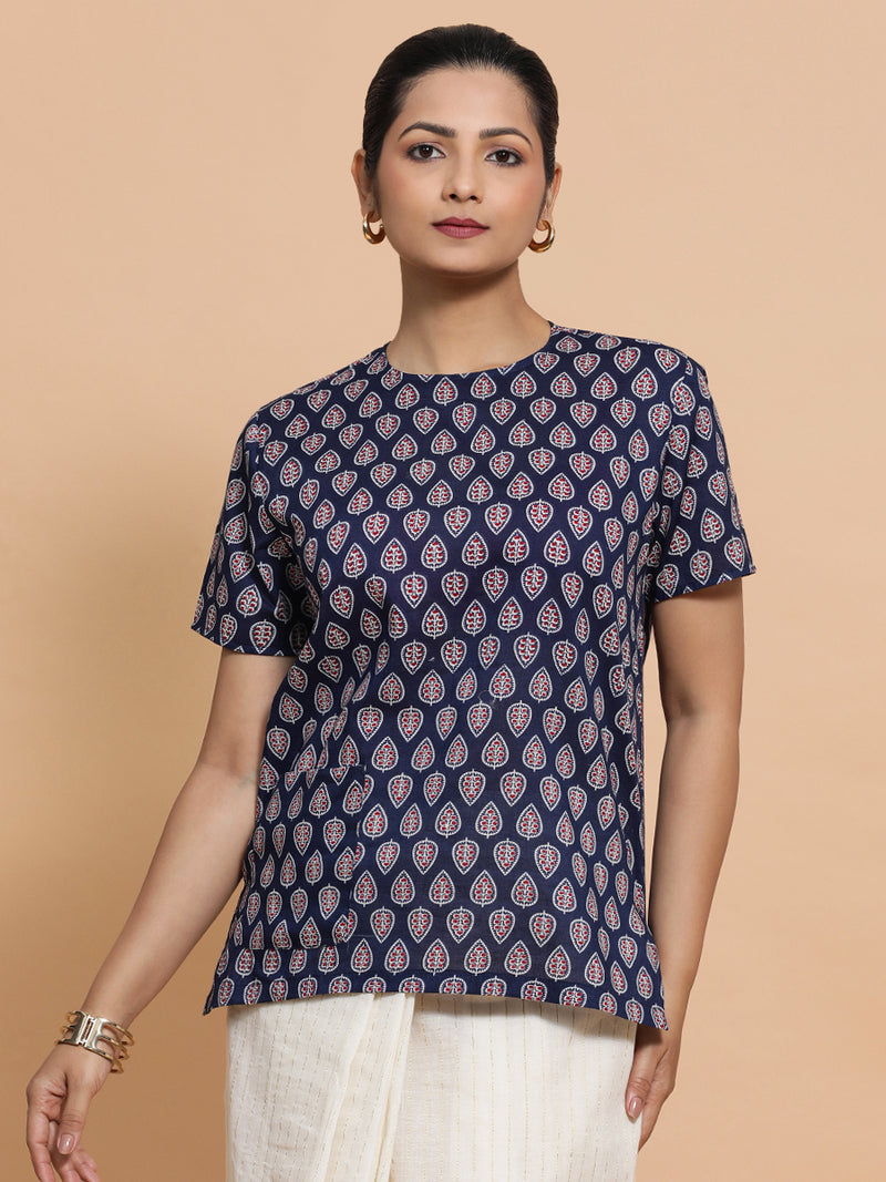 Vaishnavi x Rozaana | Short Sleeves Cotton Saree Blouse in Indigo Blue Spade Block Print Fabric-Binks