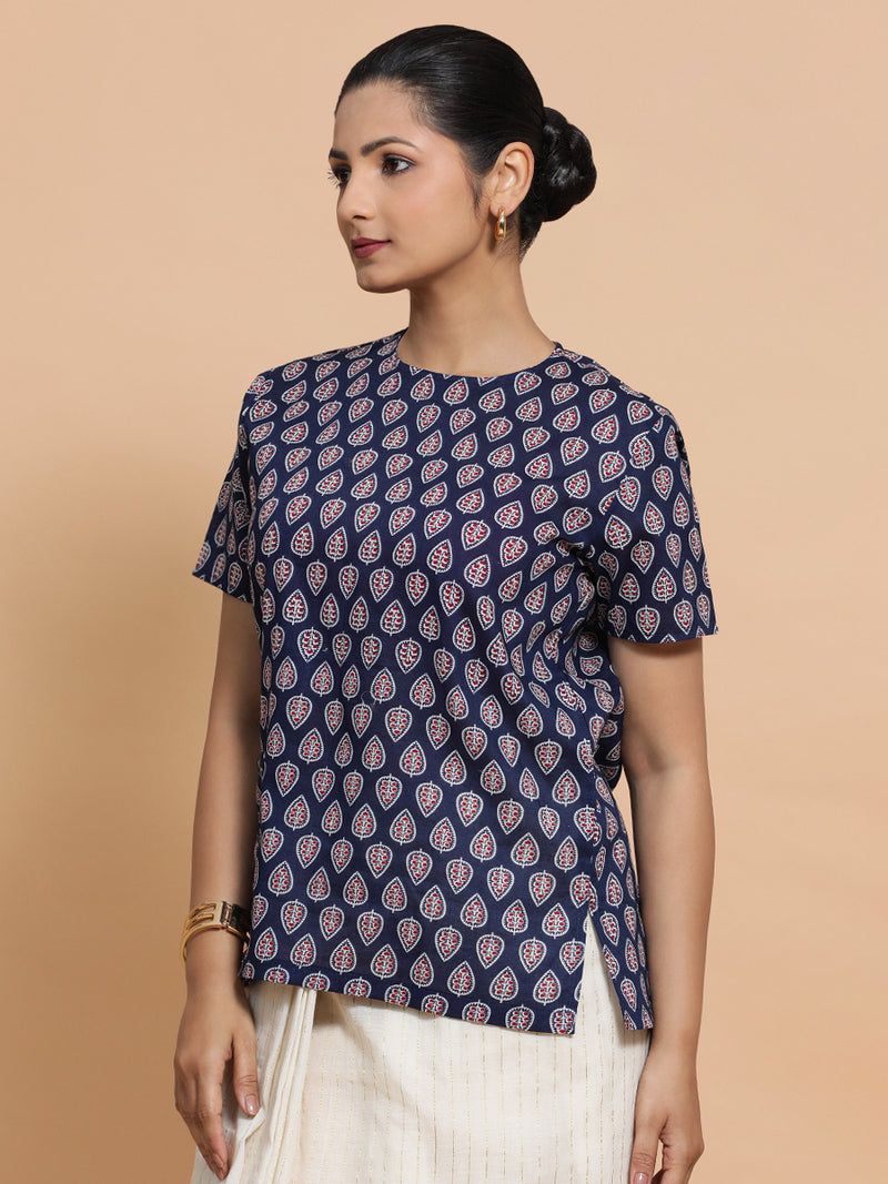 Vaishnavi x Rozaana | Short Sleeves Cotton Saree Blouse in Indigo Blue Spade Block Print Fabric-Binks