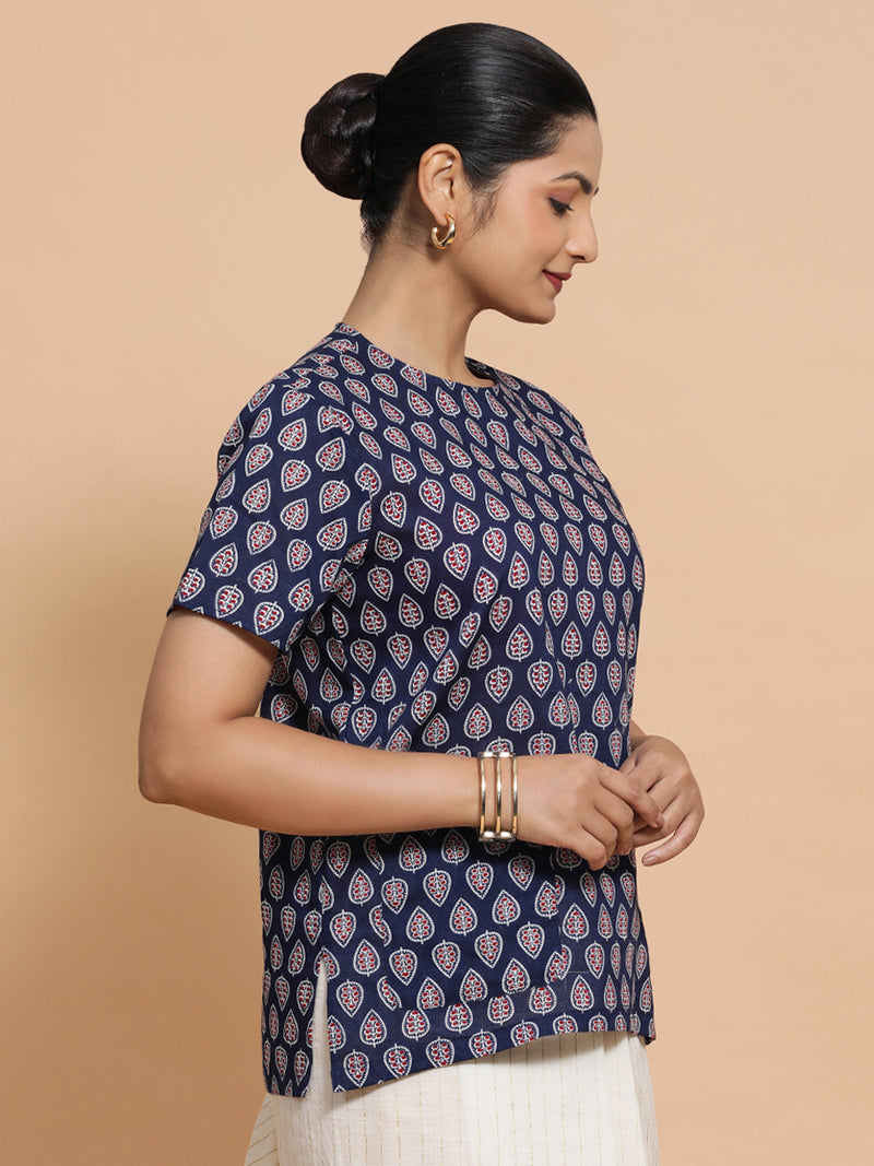 Vaishnavi x Rozaana | Short Sleeves Cotton Saree Blouse in Indigo Blue Spade Block Print Fabric-Binks