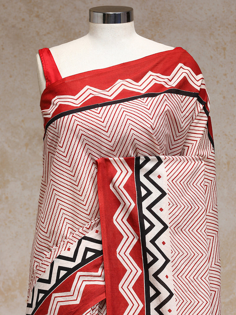 Red Handblock Printed Chevron Zigzag Dotted Mulmul Saree, in White 100% Cotton, made for daily & work (view 3).