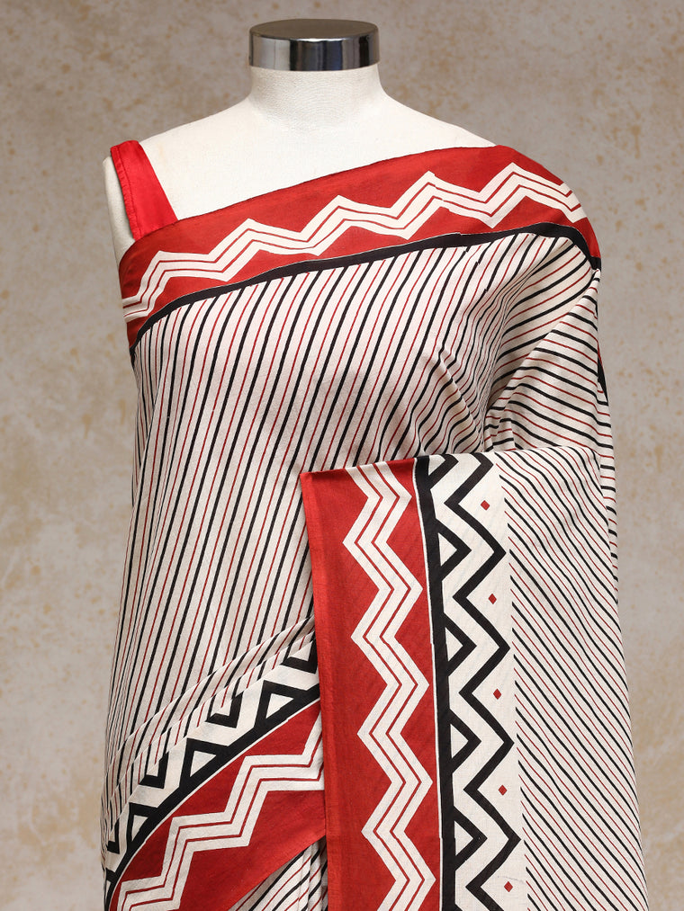 Red & Black Handblock Printed Diagonal Striped Mulmul Saree, in White 100% Cotton, made for daily & work (view 3).