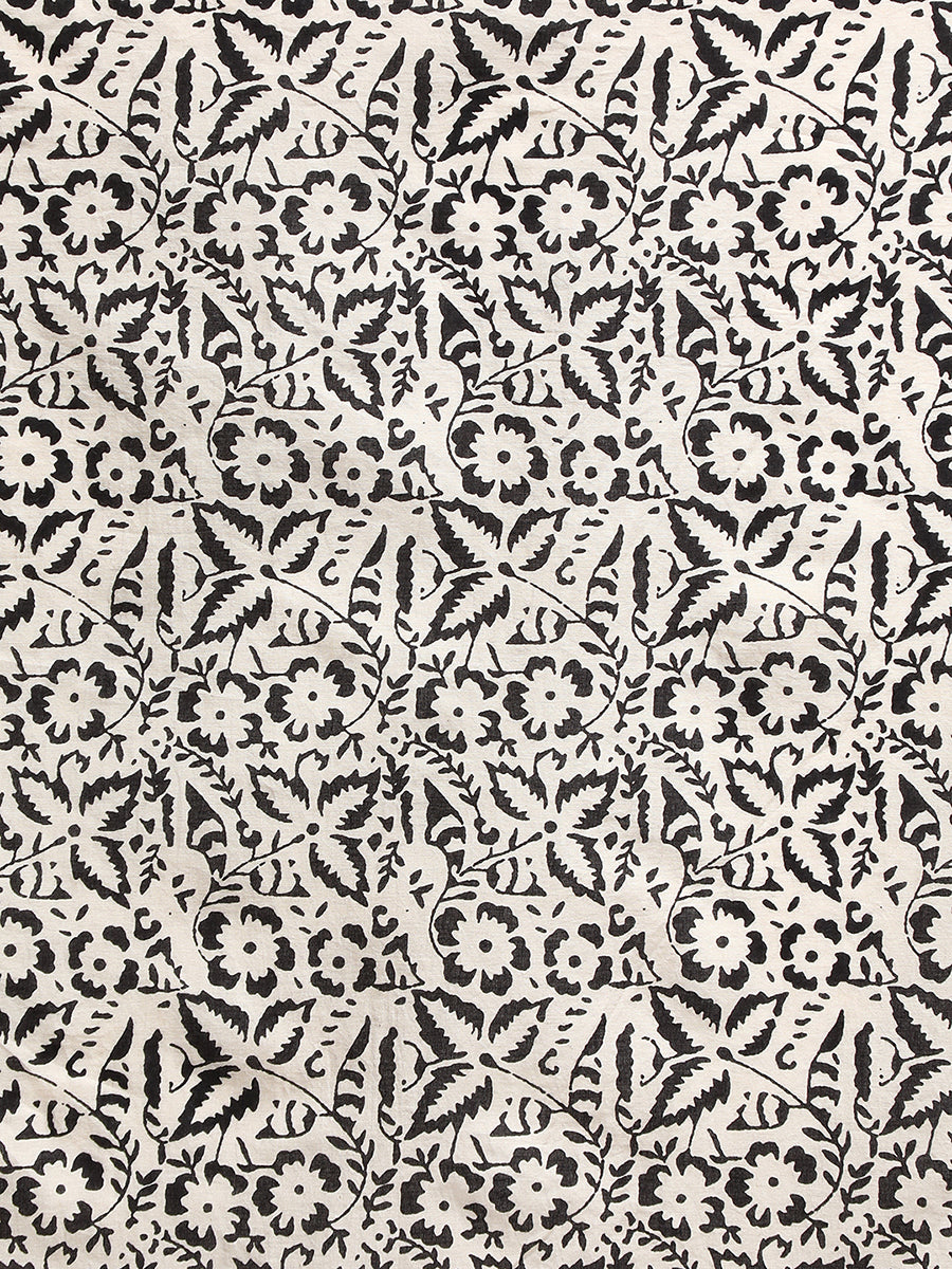 Red & Black Handblock Printed Diagonal Striped Mulmul Saree, in White 100% Cotton, made for daily & work (view 5).
