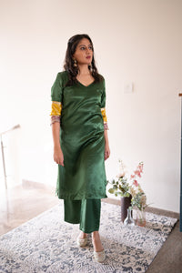 Fiza x Tyohaar | Emerald Green Mashru Silk Pants