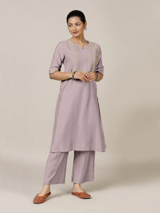  Esha x Rozaana | A Line Kurta in Lilac with Thread Work_6