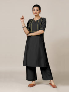  Esha x Rozaana | A Line Kurta in Raven Black with Thread Work_7