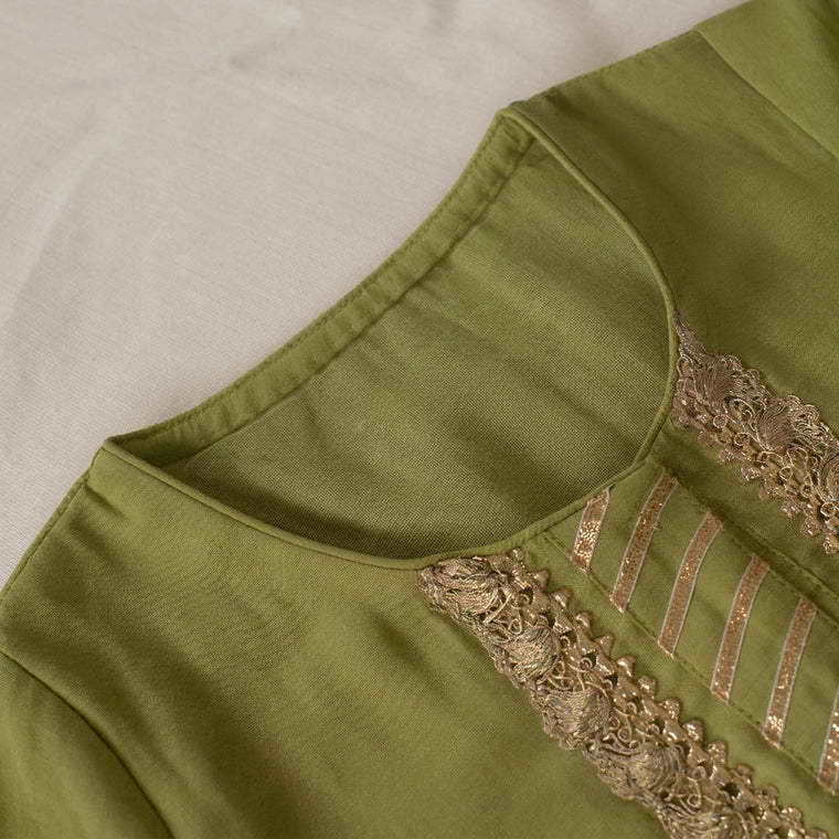 Afiya x Tyohaar | Pista Green Solid Viscose Straight Kurta & Pant Set