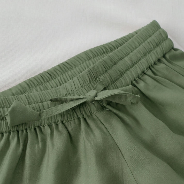 Afiya x Tyohaar | Hunter Green Solid Viscose Straight Kurta & Pant Set