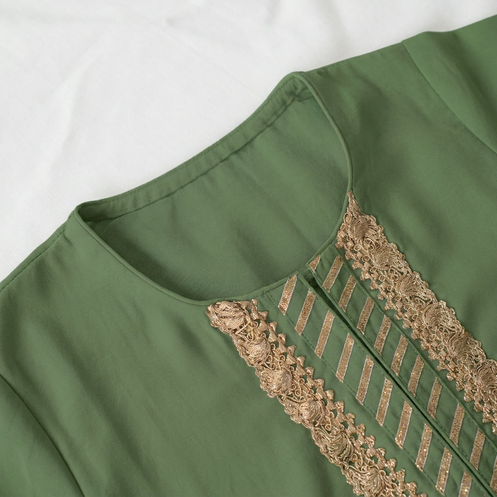 Afiya x Tyohaar | Hunter Green Solid Viscose Straight Kurta & Pant Set