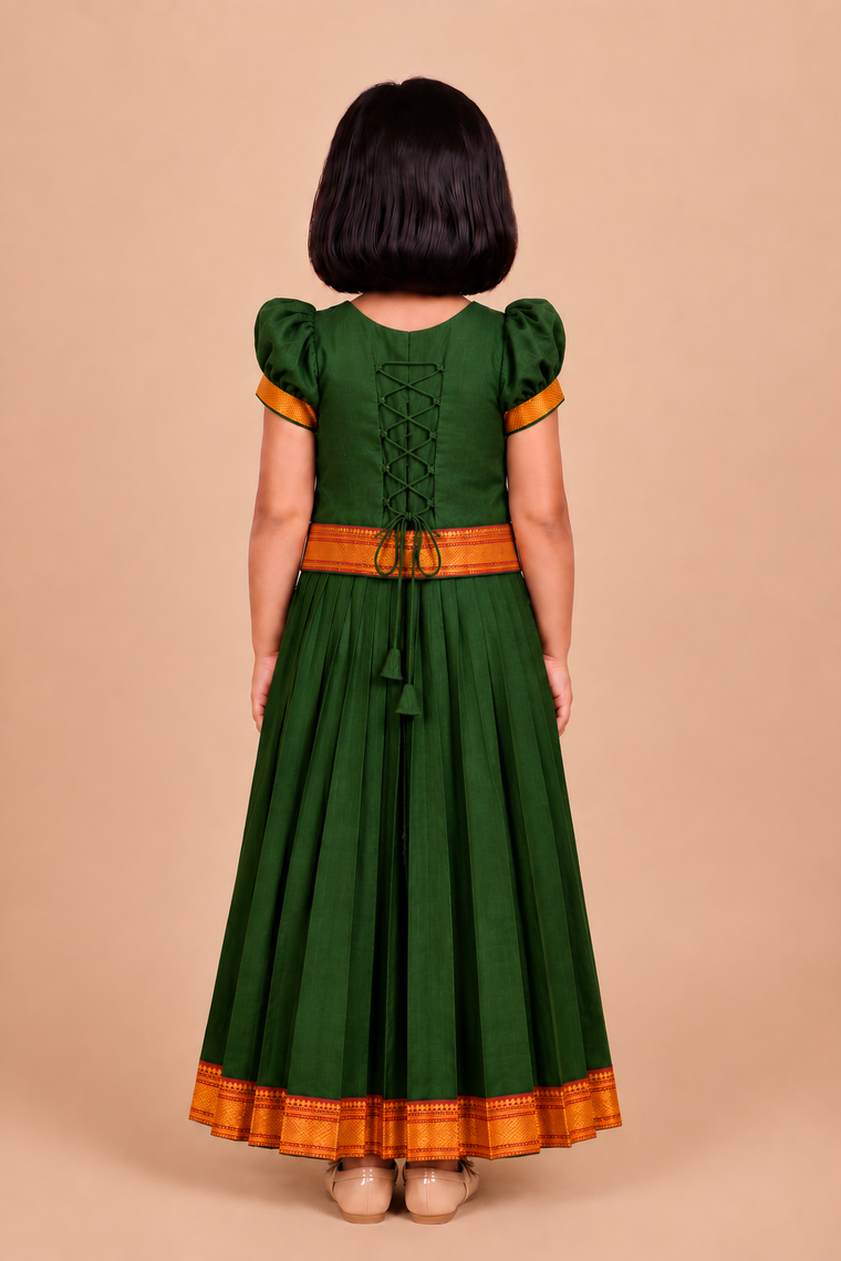 Kani x Tyohaar | Green Mangalgiri Cotton Pattu Pavadai